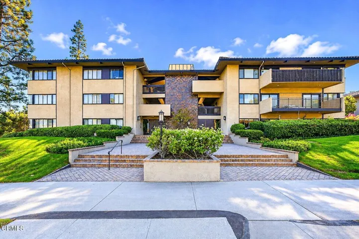 3-web-or-mls-111 S Orange Grove_MEDIA360