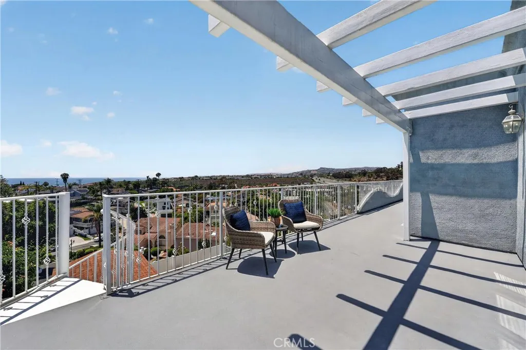 3rd floor deck sitting area