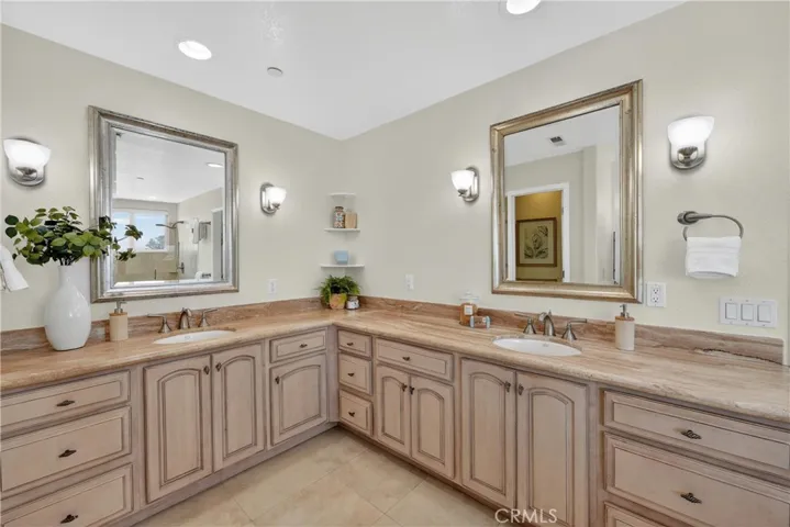 Dual vanity - primary bath