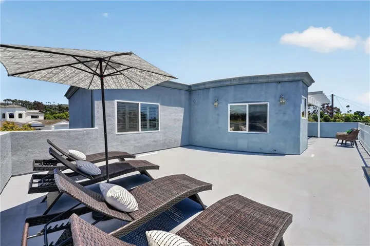 Sunbathe on the massive 3rd floor deck