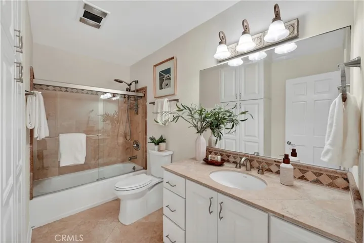Full bath - 3rd floor