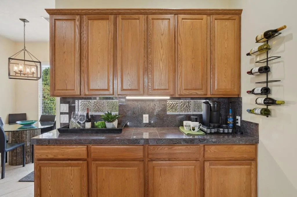 14-web-or-mls-Hoylake Dr-014