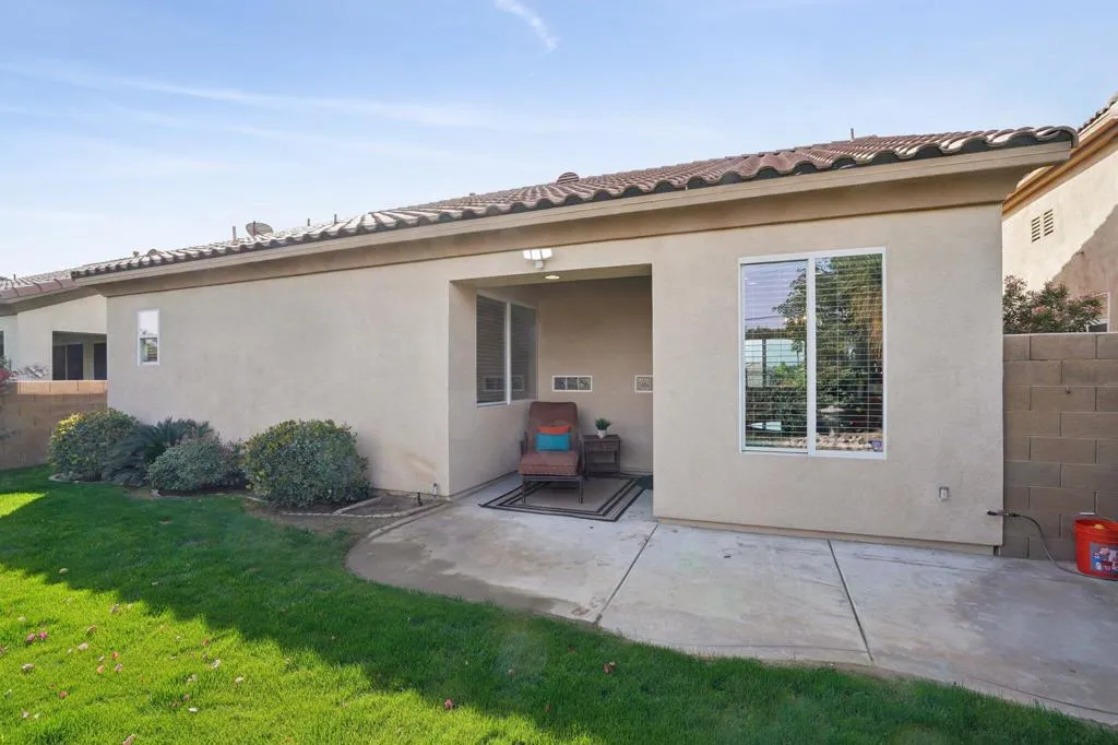 28-web-or-mls-Hoylake Dr-028