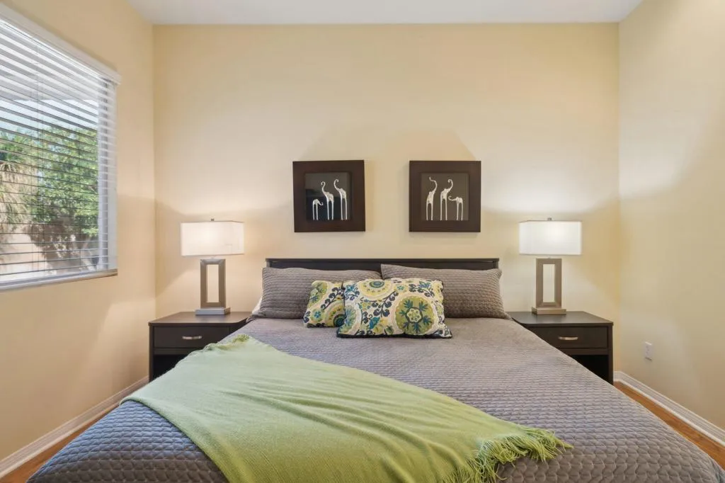 20-web-or-mls-Hoylake Dr-020