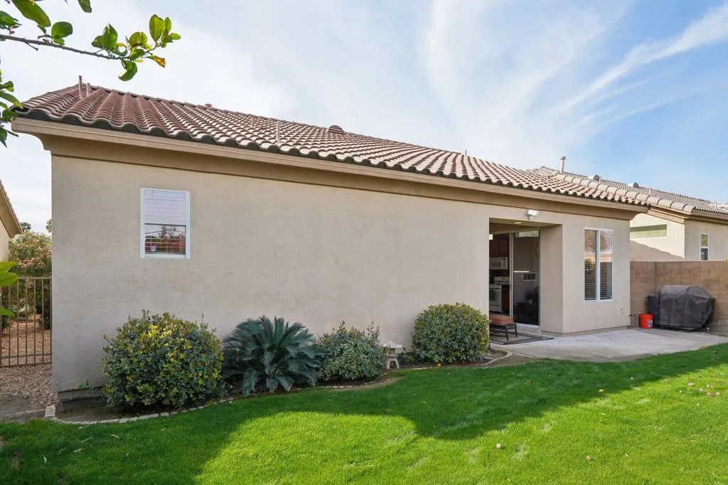 30-web-or-mls-Hoylake Dr-030