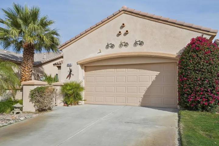 2-web-or-mls-Hoylake Dr-002