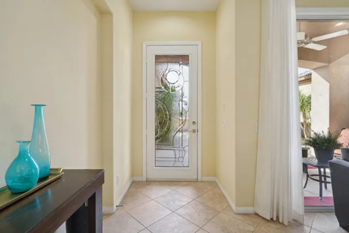 7-web-or-mls-Hoylake Dr-007