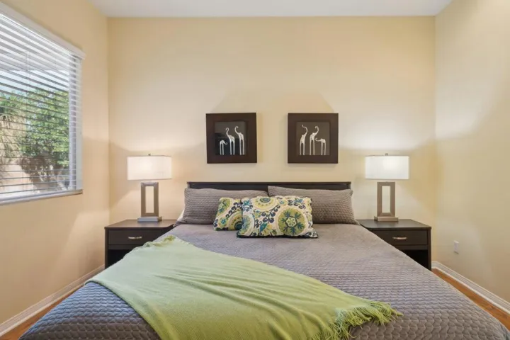 20-web-or-mls-Hoylake Dr-020