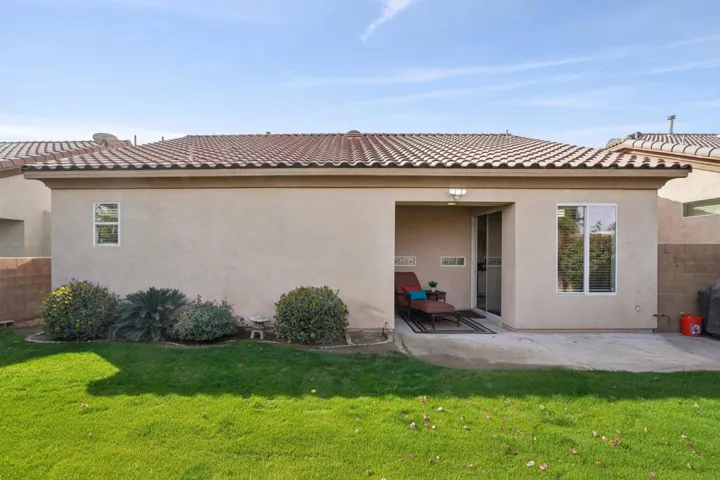 29-web-or-mls-Hoylake Dr-029