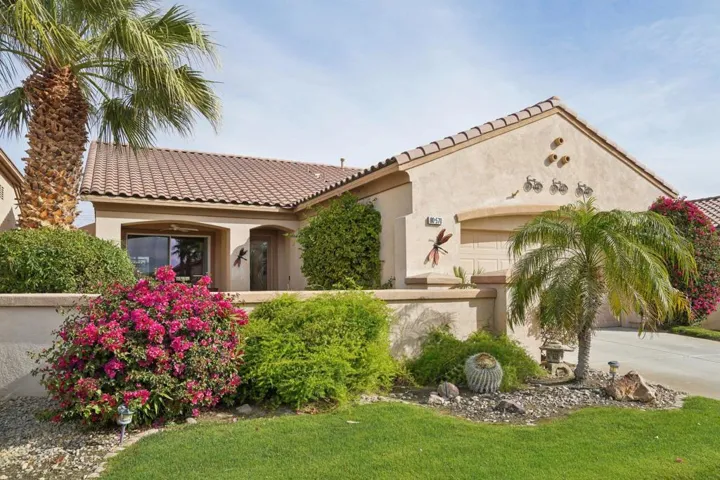 3-web-or-mls-Hoylake Dr-003