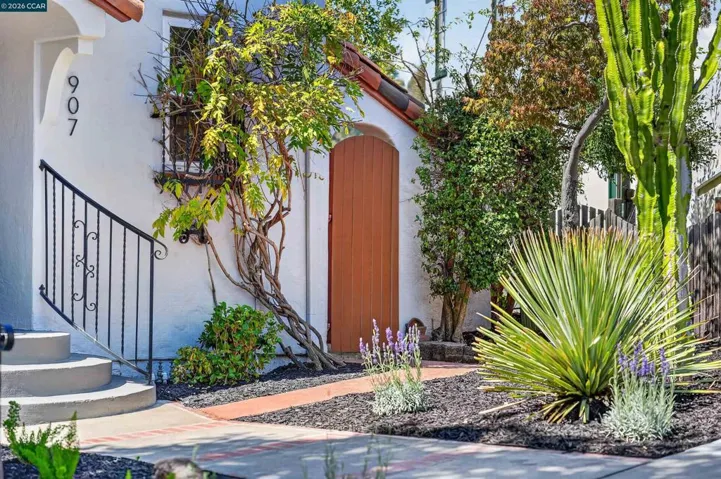 907 Glendome Cir, Oakland, California 94602 — photo 4