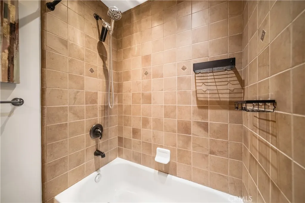 Hallway bath shower/tub combo Hallway bath shower/tub combo