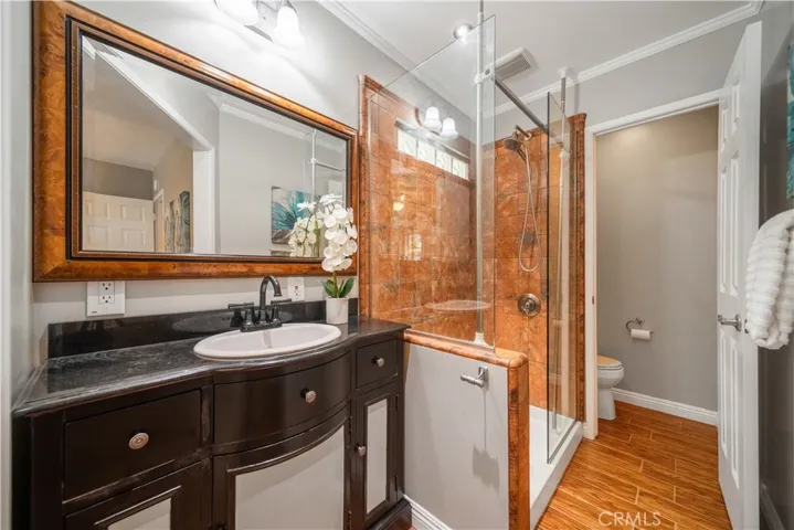 Primary en-suite bathroom