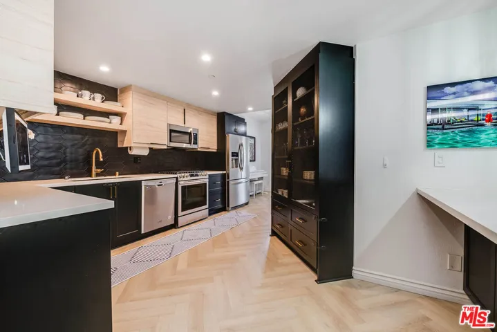 4310 Cahuenga Boulevard 104, Toluca Lake, California 91602 — photo 5