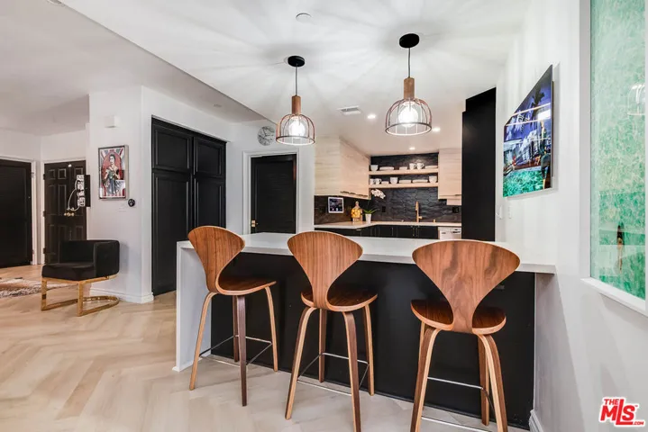 4310 Cahuenga Boulevard 104, Toluca Lake, California 91602 — photo 4