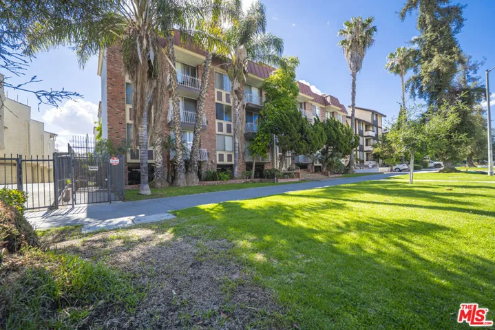 210 S La Fayette Park Place 201, Los Angeles, California 90057 — photo 4