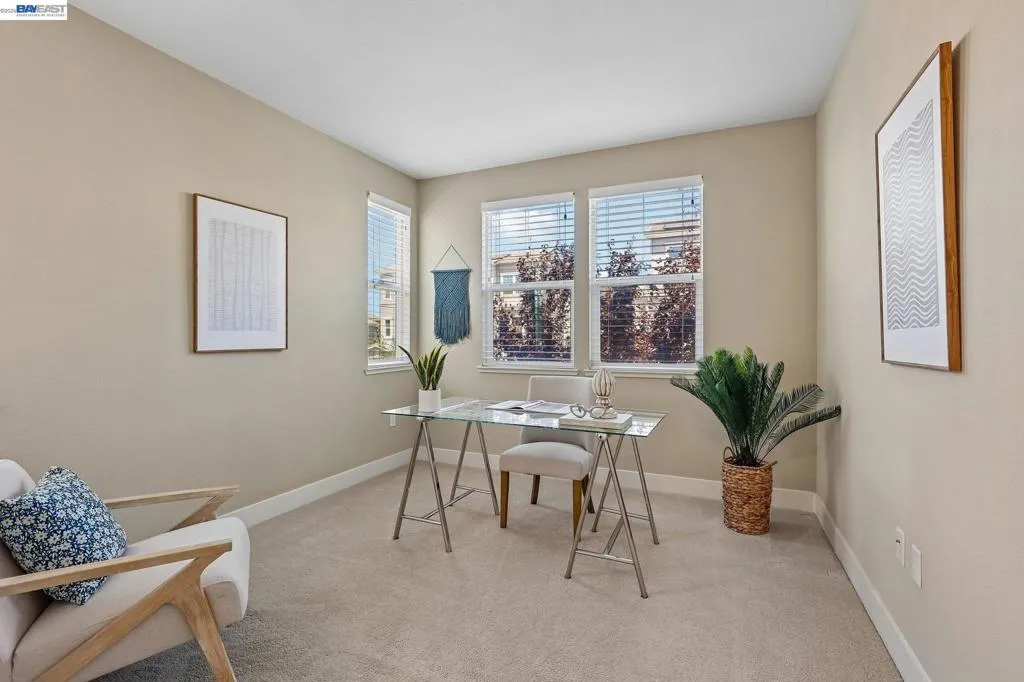 Office or Additional Bedroom Office or Additional Bedroom