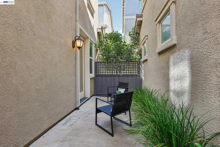 Private Side Patio