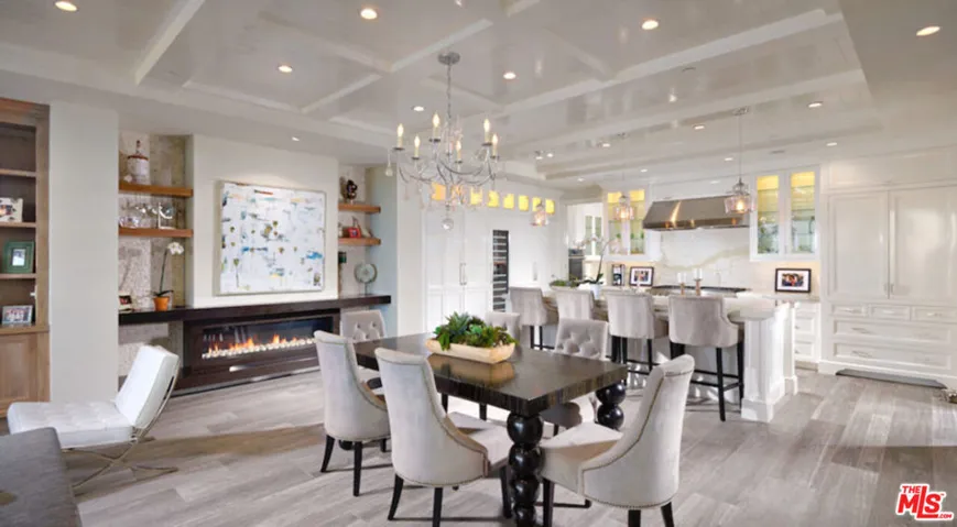 Dining2