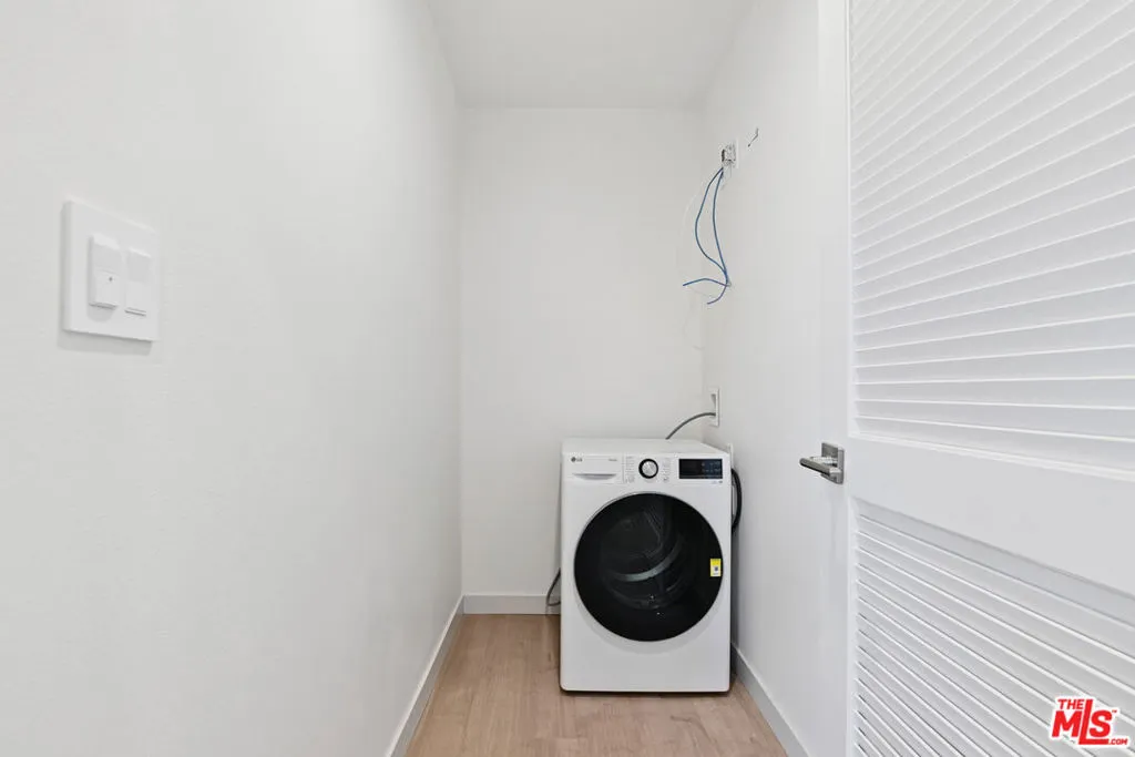 Front unit - laundry Front unit - laundry