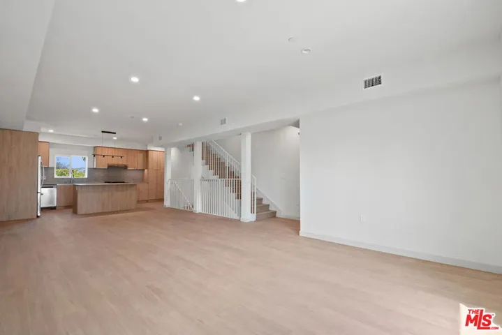 Back unit - living room