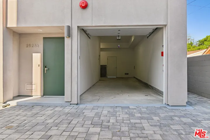 Back unit - entry/parking