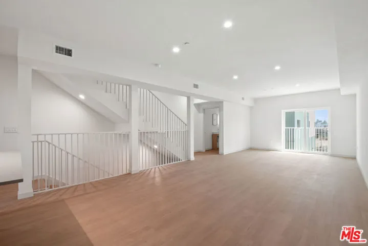 Back unit - living room