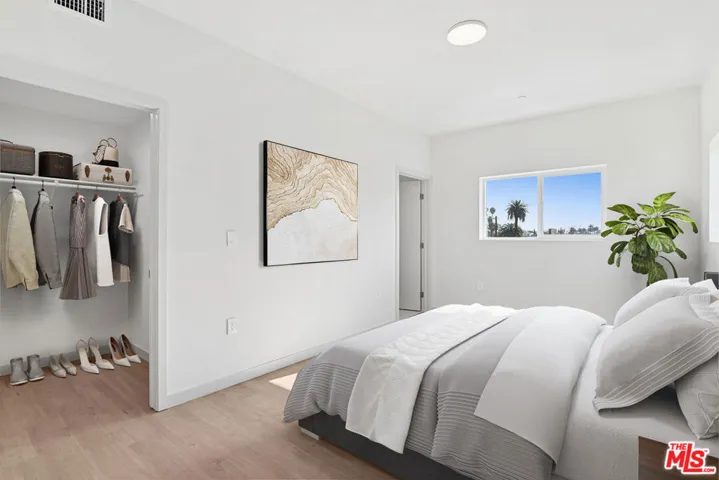 Front unit - virtually staged