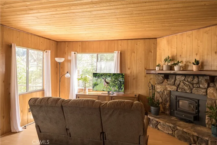 260 Highland, Sugarloaf, California 92386 — photo 5