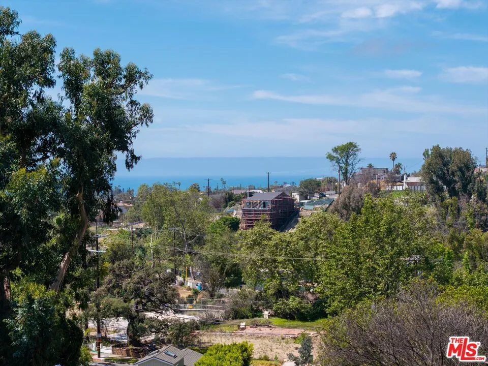 1025 Las Pulgas Rd