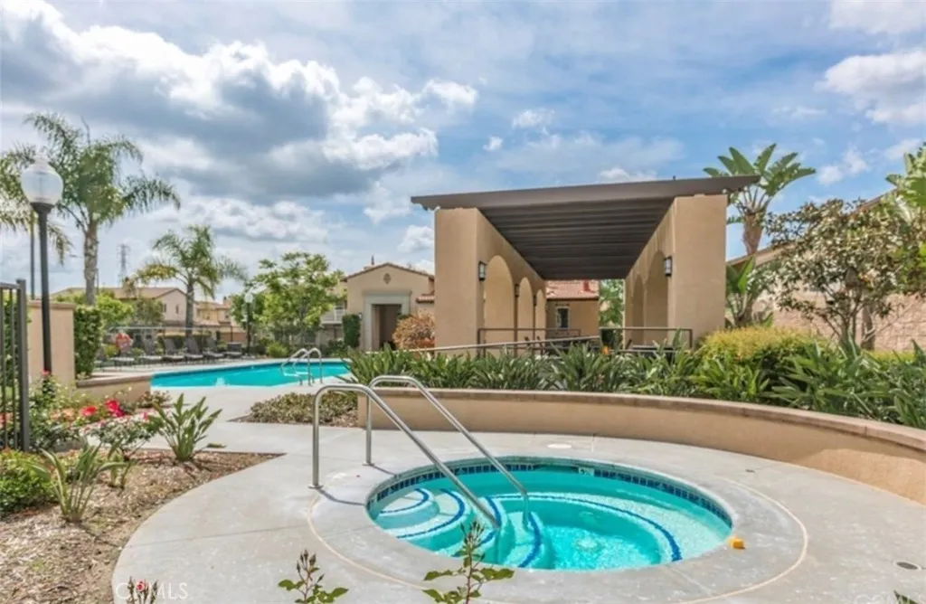 Hot tub/Spa near the the community pool. Hot tub/Spa near the the community pool.
