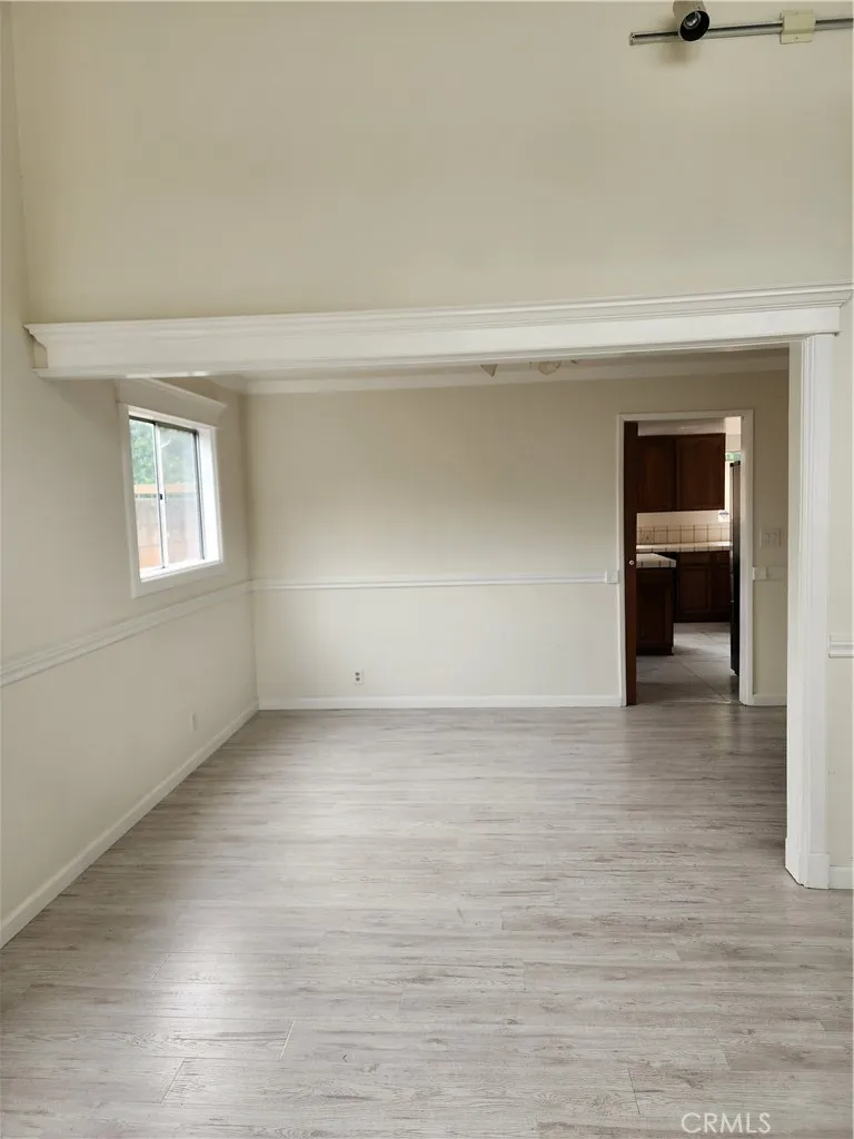 Dining room adjacent to kitchen