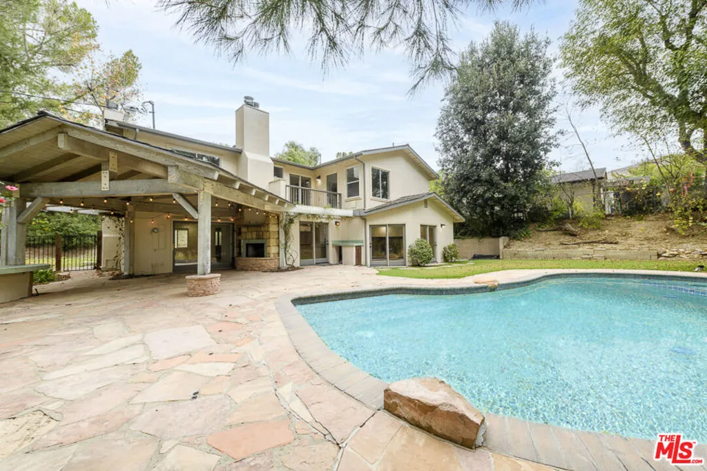 Pool/Yard