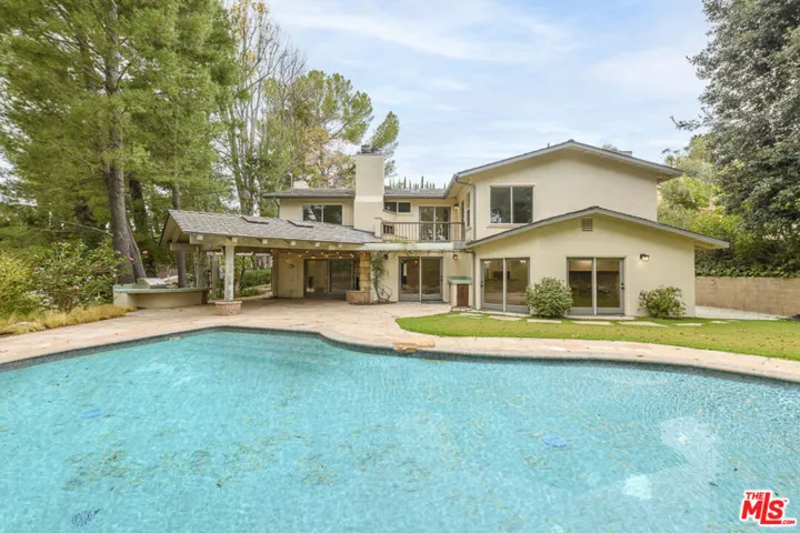 Pool/Yard