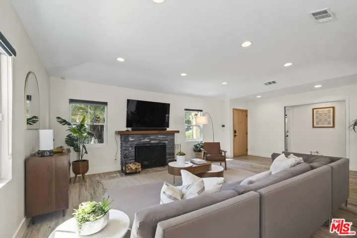 11023 Kling Street, Toluca Lake, California 91602 — photo 4