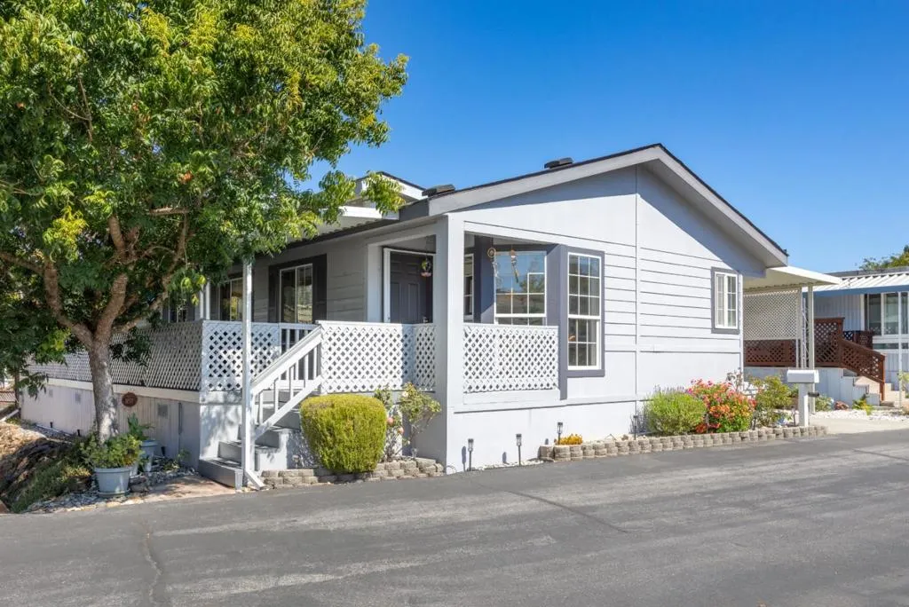 444 Whispering Pines Dr