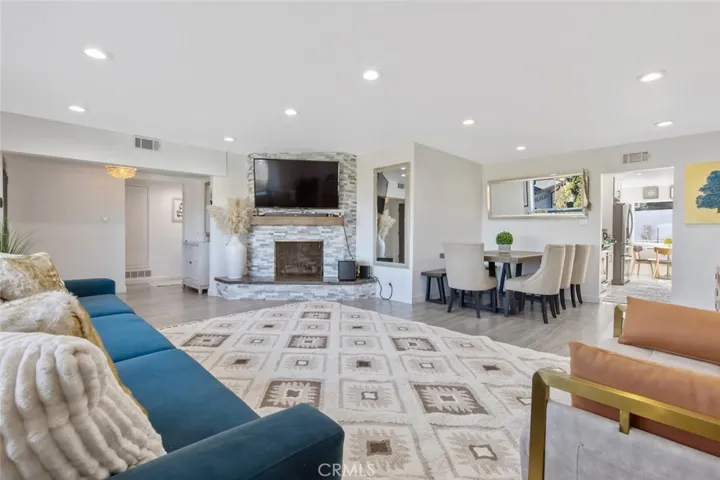 22444 Venido, Woodland Hills, California 91364 — photo 4