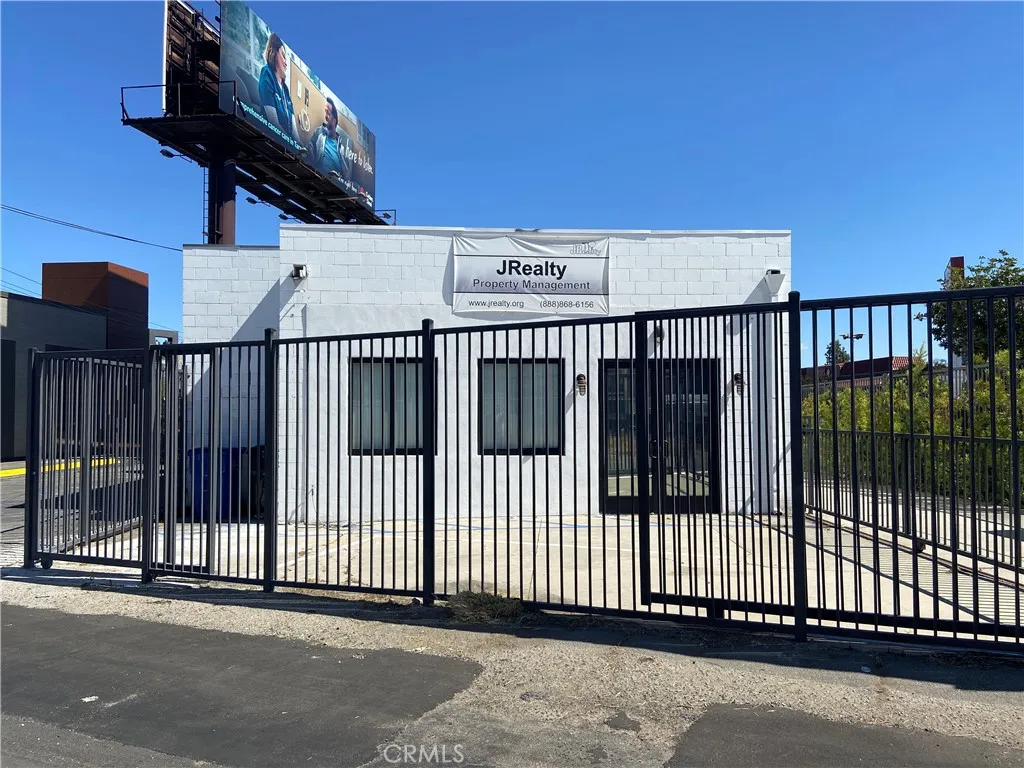 18444 Ventura Blvd