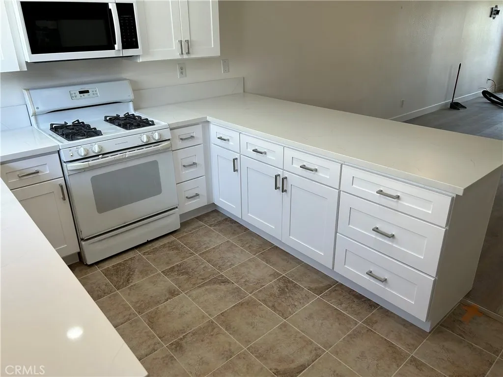 1070 Rosalia Ave., Hemet, California 92543 — photo 5