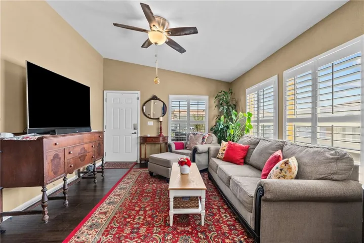 15455 Glenoaks Boulevard Spc 4, Sylmar, California 91342 — photo 4