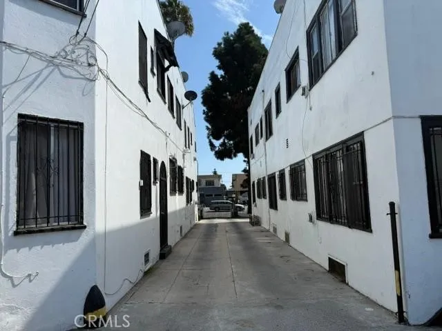 1127 W Martin Luther King Jr, Los Angeles, California 90037 — photo 4