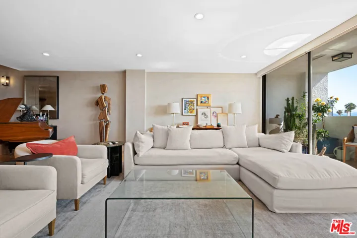 321 N Oakhurst Drive 601, Beverly Hills, California 90210 — photo 4