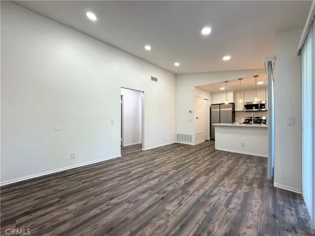 14030 Mcclure Avenue 201, Paramount, California 90723 — photo 5