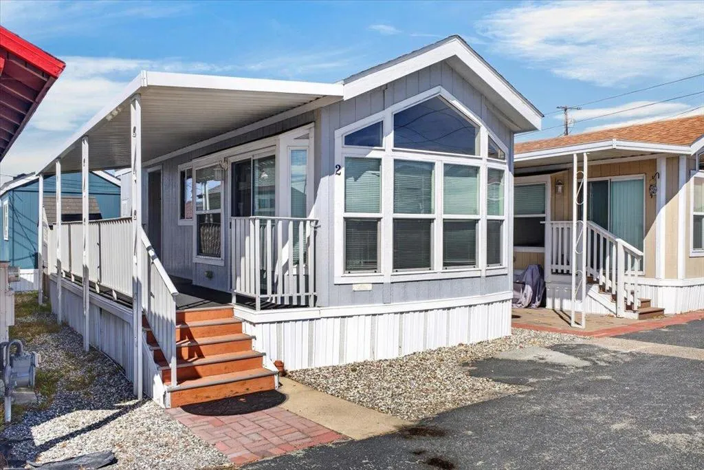 835 Kimball Ave