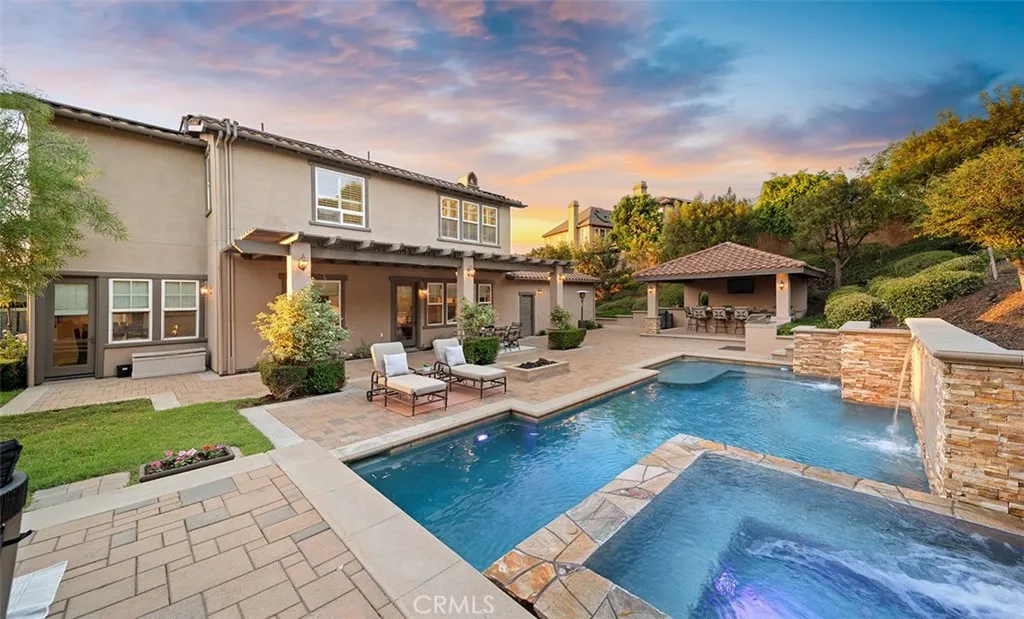 GORGEOUS & PRIVATE YARD