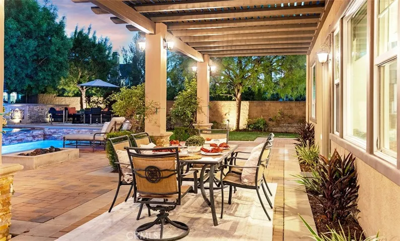 Al Fresco Dining