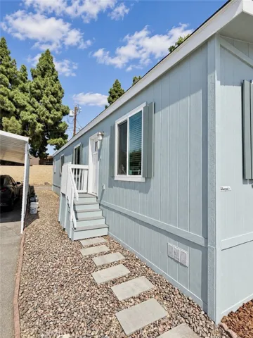 26 Coronado, San Fernando, California 91345 — photo 4