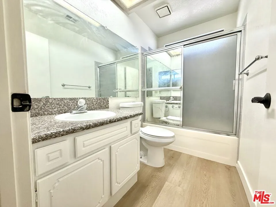 2nd Bathroom 2nd Bathroom