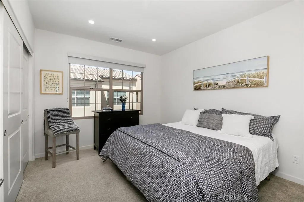 Guest room, or useful as a home office space.