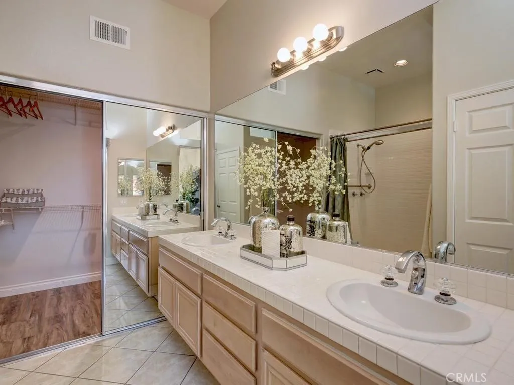 Primary bath with dual sinks and walk-in closet